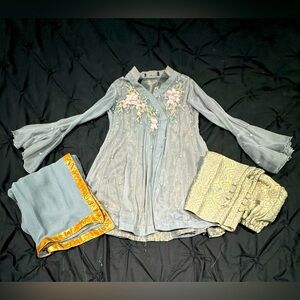 Very stylish 4 piece outfit in chest size 34 with 1 inch margin.